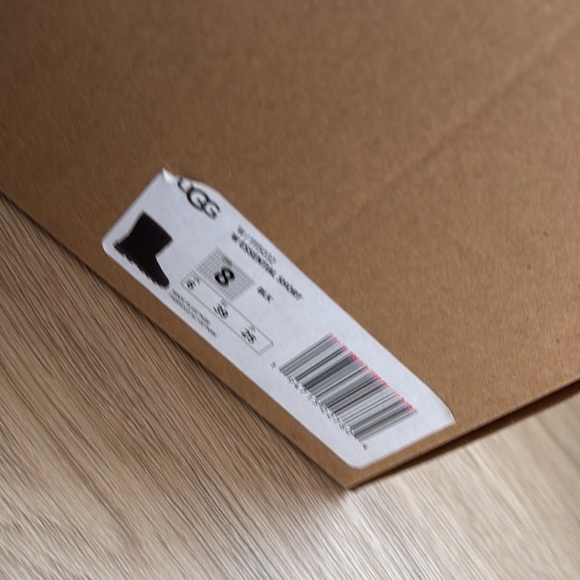 New UGG waterproof essential Booties sheepskin boots mid black size 8 mid - Picture 4 of 10